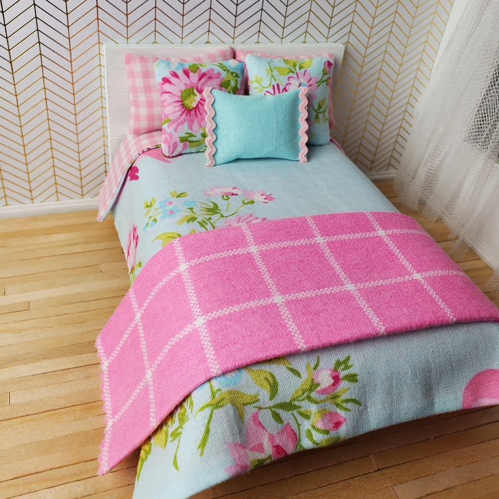 Miniature Dollhouse Floral Pink and Blue Bedding Set 1:12 Sclae